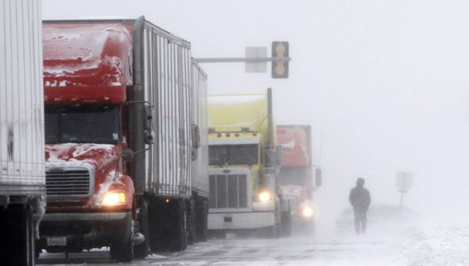 В Твери машинам грузоподъемностью свыше 5 тонн запретили ездить по городу на время снегопада