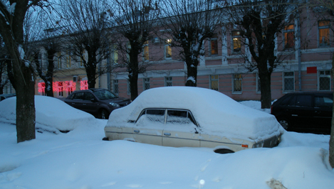 ГИБДД просит не парковаться в снегопад на магистральных улицах Твери