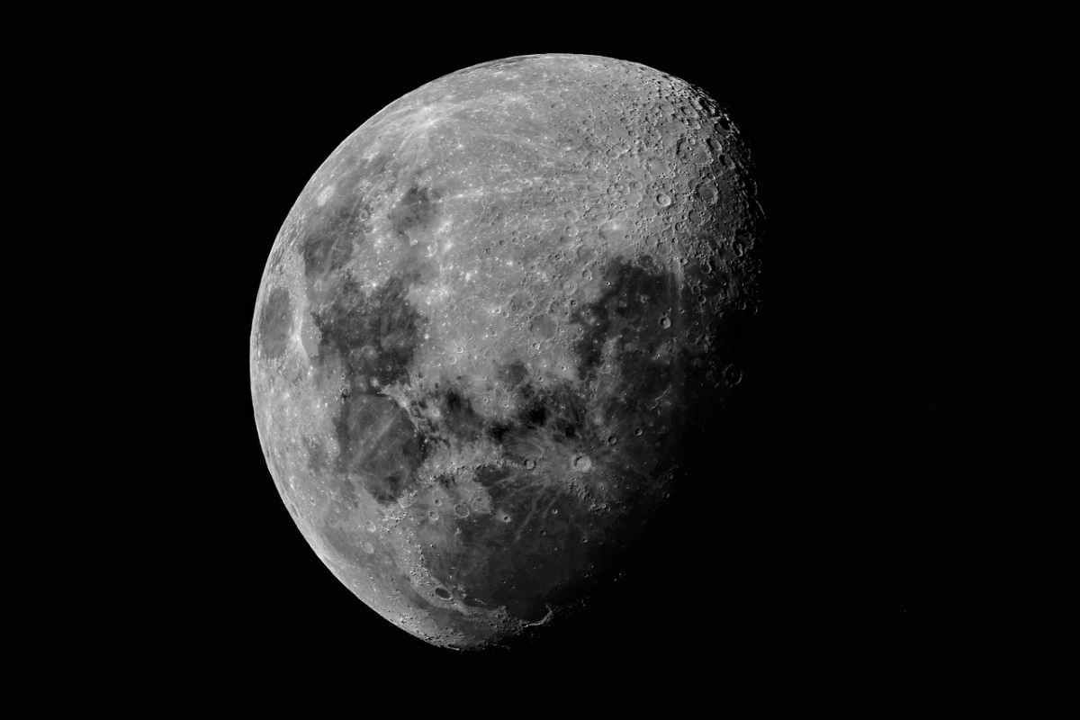 Май. Луна в объективе космонавта из Кимр Сергея Корсакова, который весной отправился на МКС