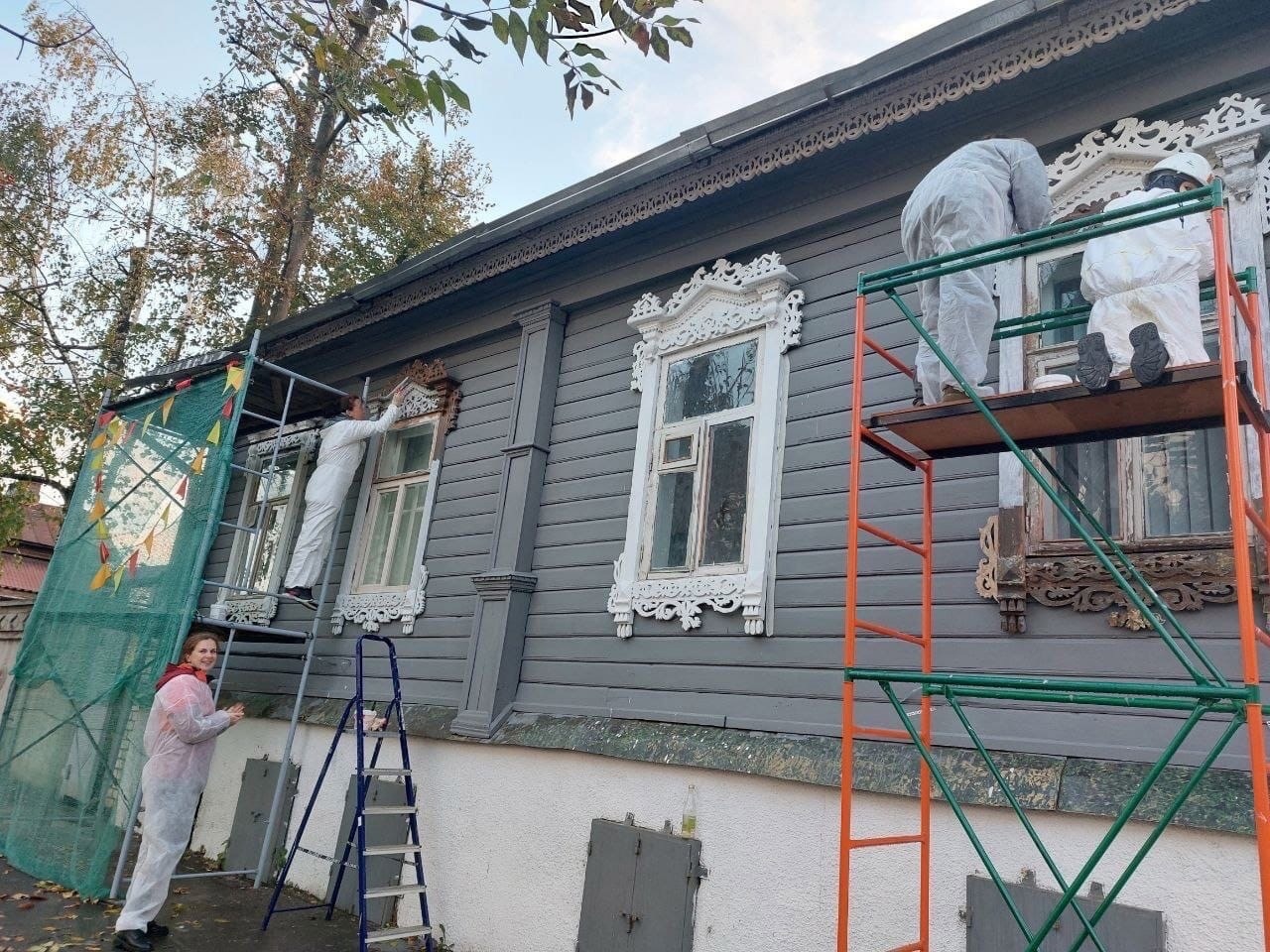 Фасад дома на улице Софьи перовской после обновления