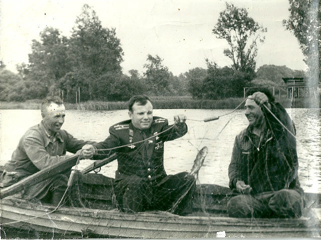 Юрий Гагарин на рыбалке в Тверской области