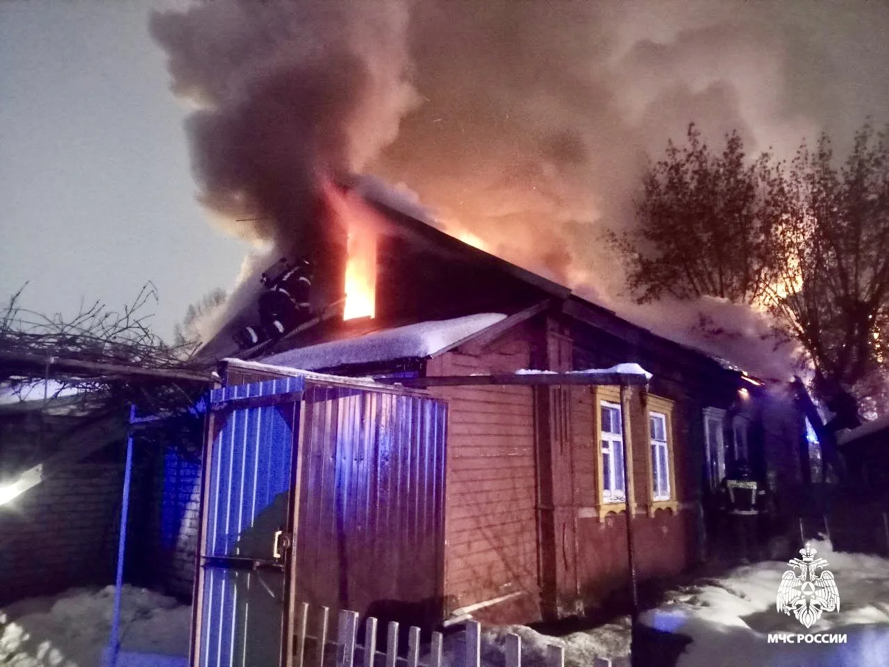 Двух человек спасли на пожаре в Твери Фото: ГУ МЧС по Тверской области