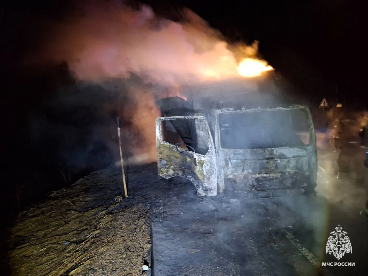 Грузовик сгорел на Селигере 