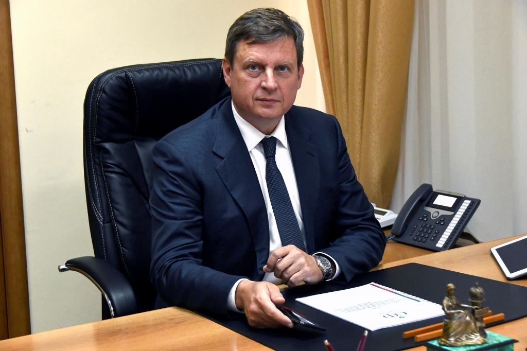 Сенатор Андрей Епишин поздравил жительниц Верхневолжья с Международным женским днем 