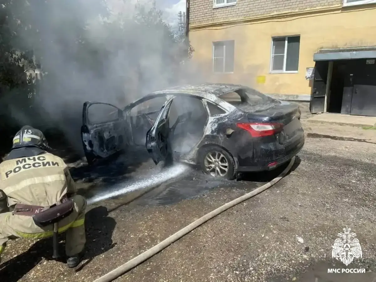 В Торжке из-за поджога сгорел автомобиль Фото: МЧС
