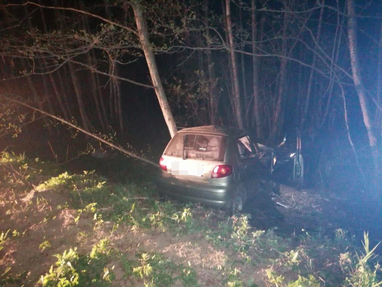 Одна женщина погибла и две доставлены в больницу после ДТП на ночной дороге в Тверской области