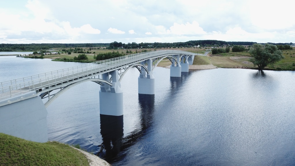 Июль 2020. В Конаковском районе открыли новый пешеходный мост через реку Дойбица. Это - часть туристско-рекреационного кластера «Волжское море»
