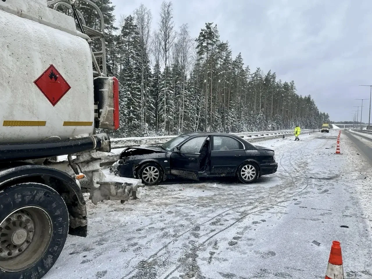 Водитель пострадал в ДТП на трассе М11 в Тверской области Фото: ГУ МЧС по Тверской области